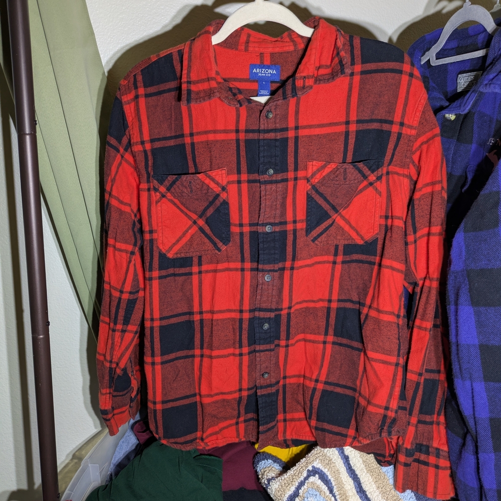 Arizona Jean Company Red and Black Plaid Casual Button Down Shirt
